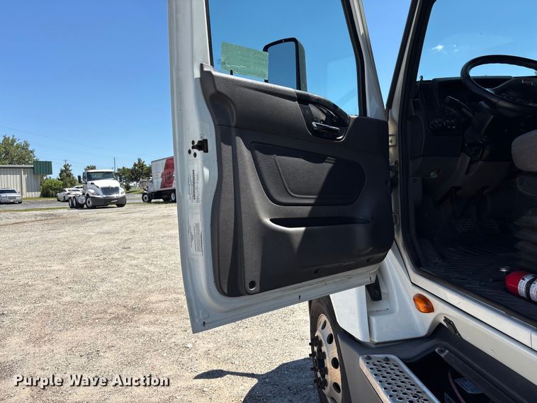 image for item EF1219 2020 International LT625 semi truck