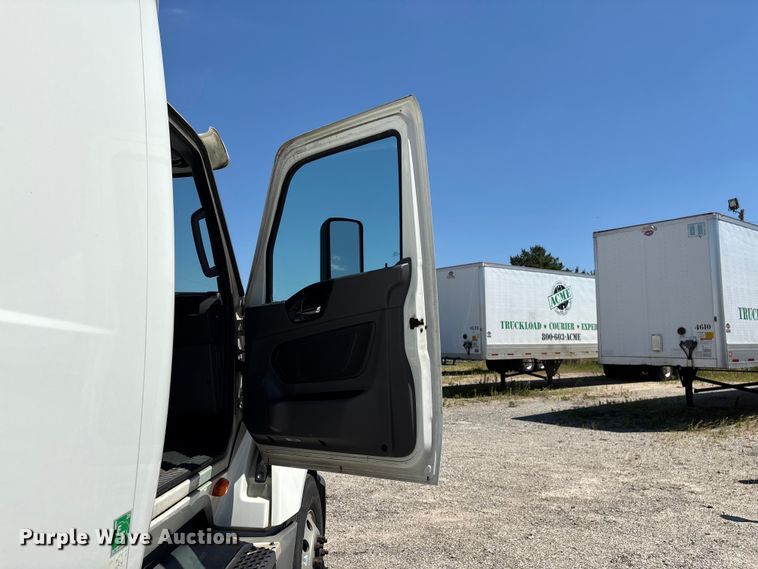 image for item EF1219 2020 International LT625 semi truck