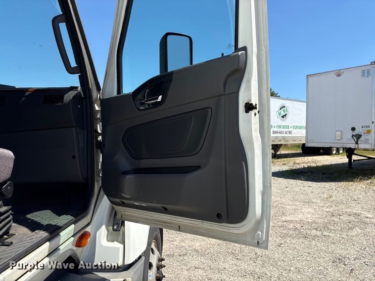 image for item EF1219 2020 International LT625 semi truck