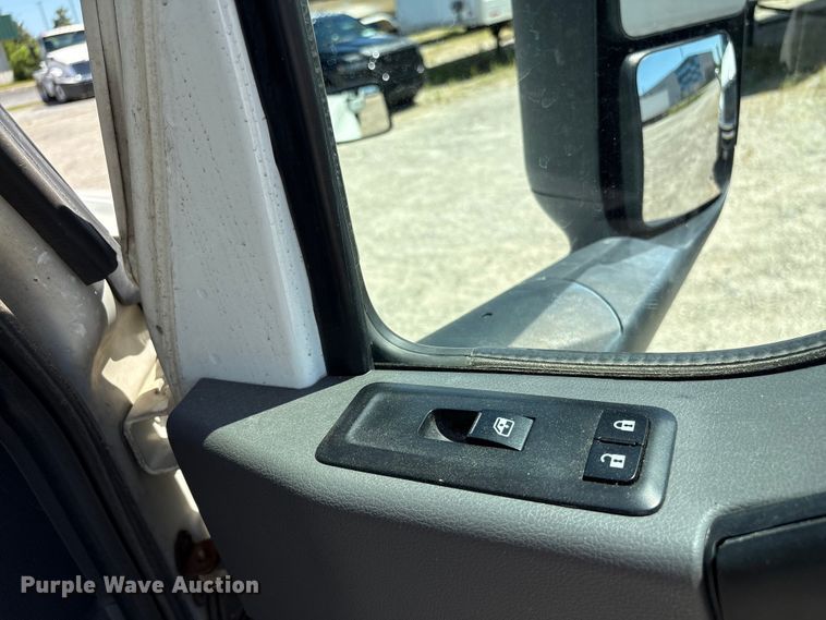 image for item EF1219 2020 International LT625 semi truck