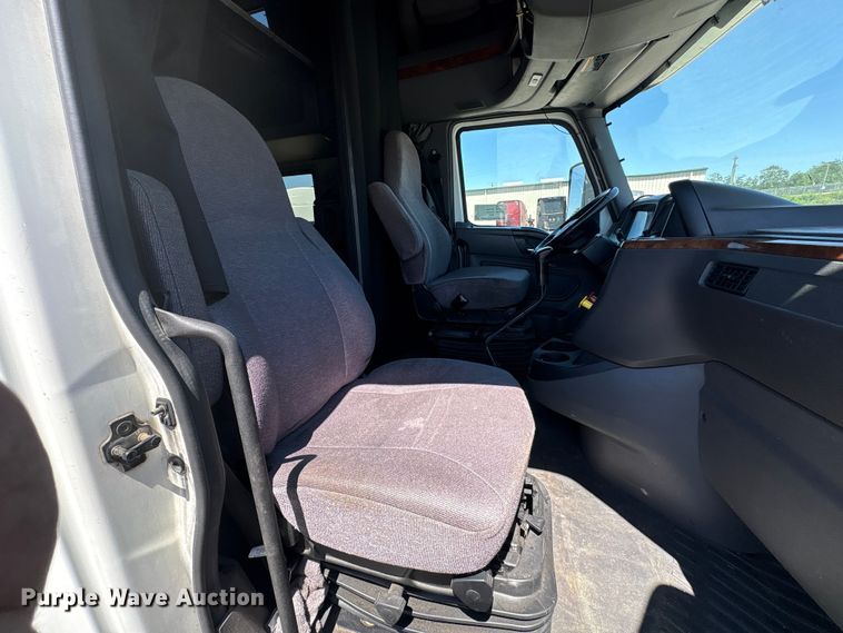 image for item EF1219 2020 International LT625 semi truck