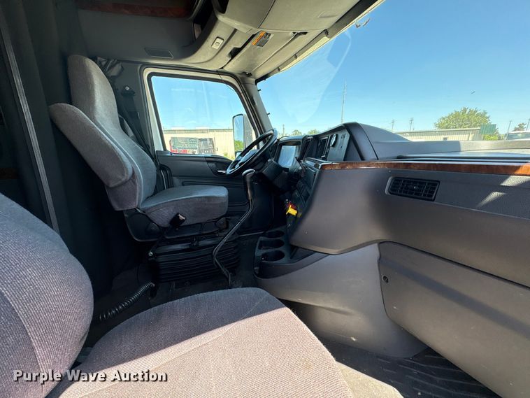 image for item EF1219 2020 International LT625 semi truck
