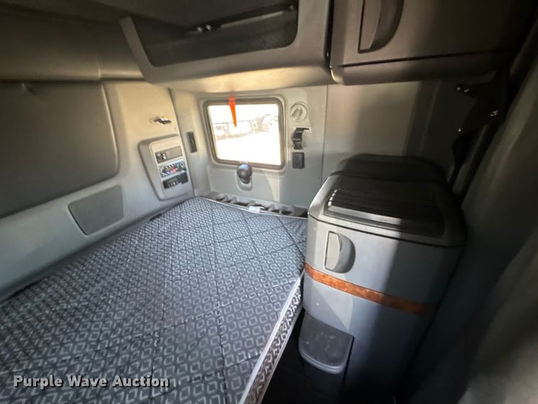 image for item EF1219 2020 International LT625 semi truck