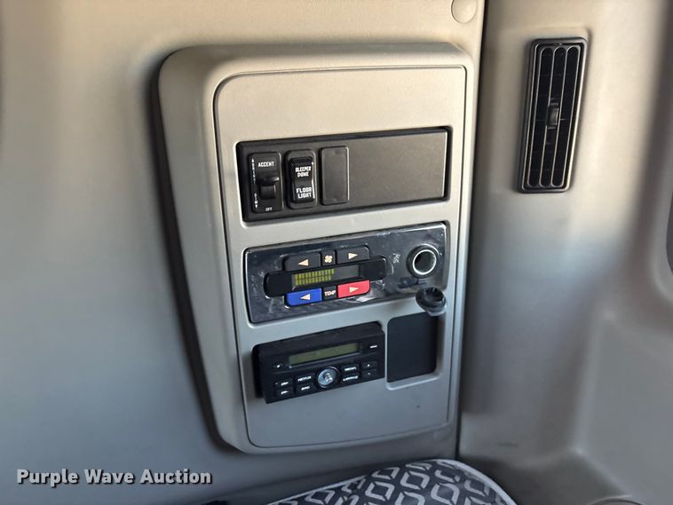 image for item EF1219 2020 International LT625 semi truck