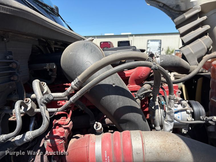 image for item EF1219 2020 International LT625 semi truck