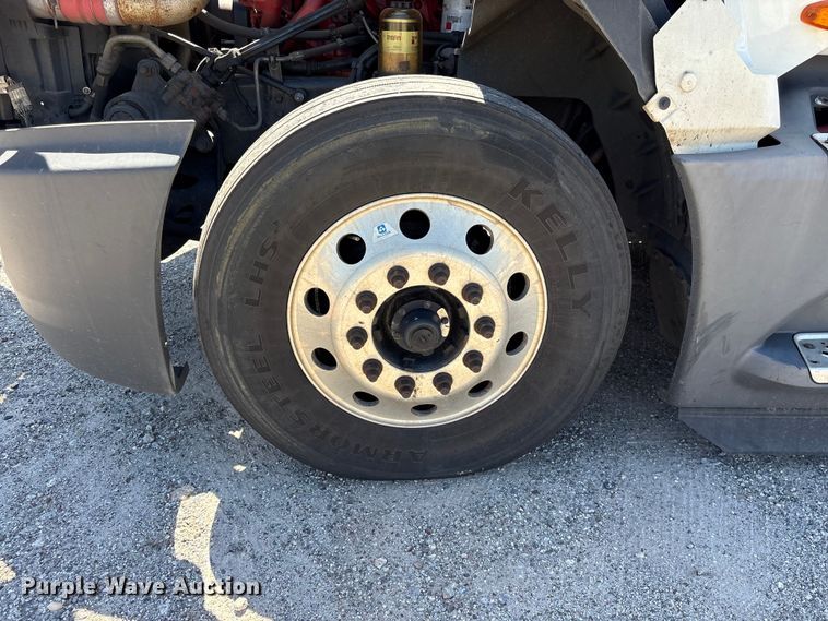 image for item EF1219 2020 International LT625 semi truck