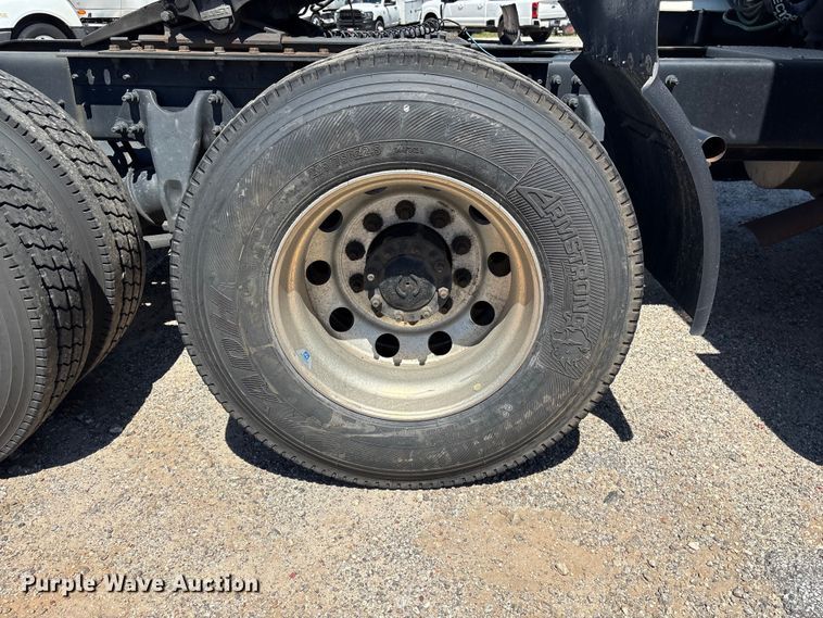 image for item EF1219 2020 International LT625 semi truck