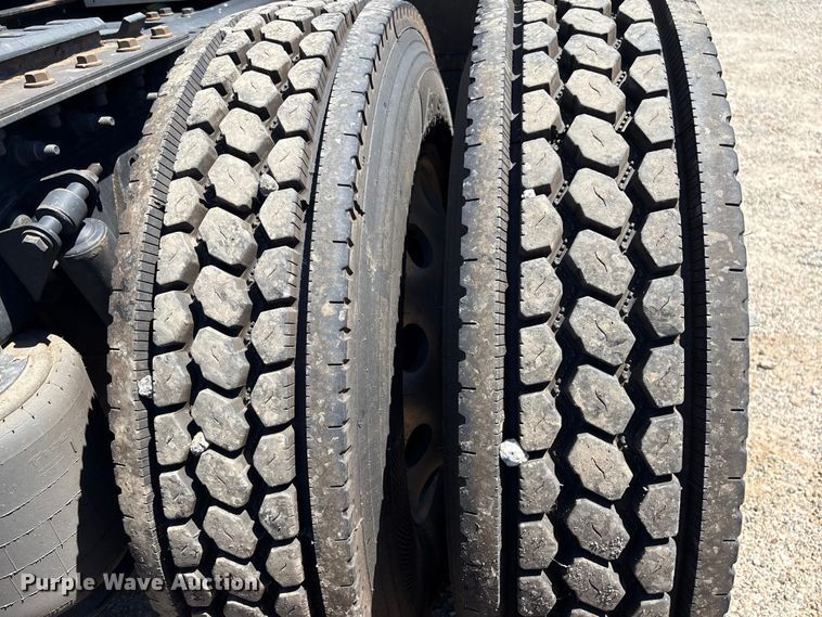 image for item EF1219 2020 International LT625 semi truck