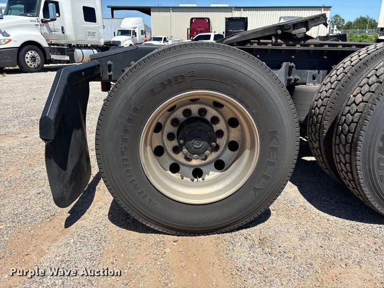 image for item EF1219 2020 International LT625 semi truck