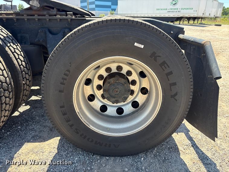 image for item EF1219 2020 International LT625 semi truck
