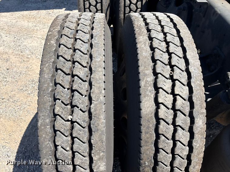 image for item EF1219 2020 International LT625 semi truck