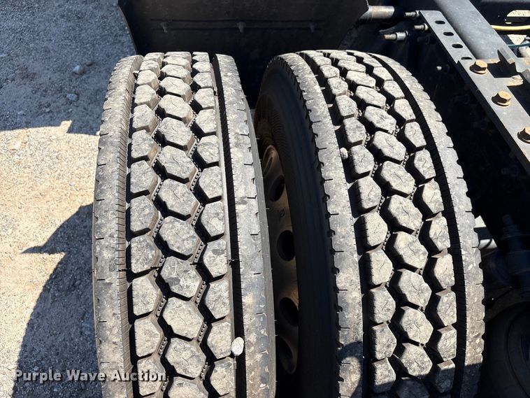 image for item EF1219 2020 International LT625 semi truck