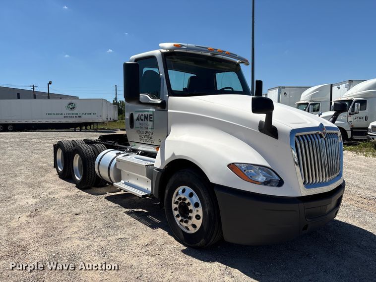 image for item EF1220 2019 International LT625 semi truck