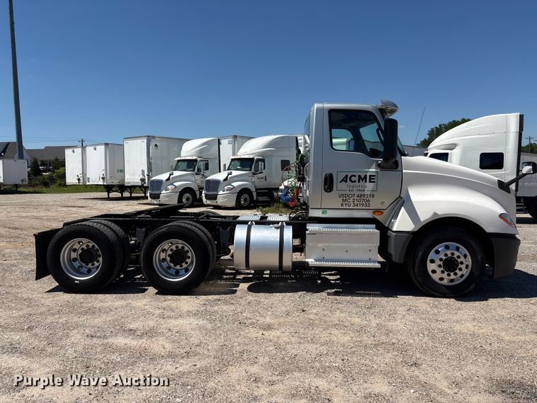 image for item EF1220 2019 International LT625 semi truck
