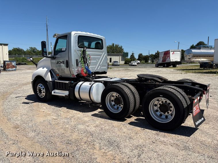image for item EF1220 2019 International LT625 semi truck