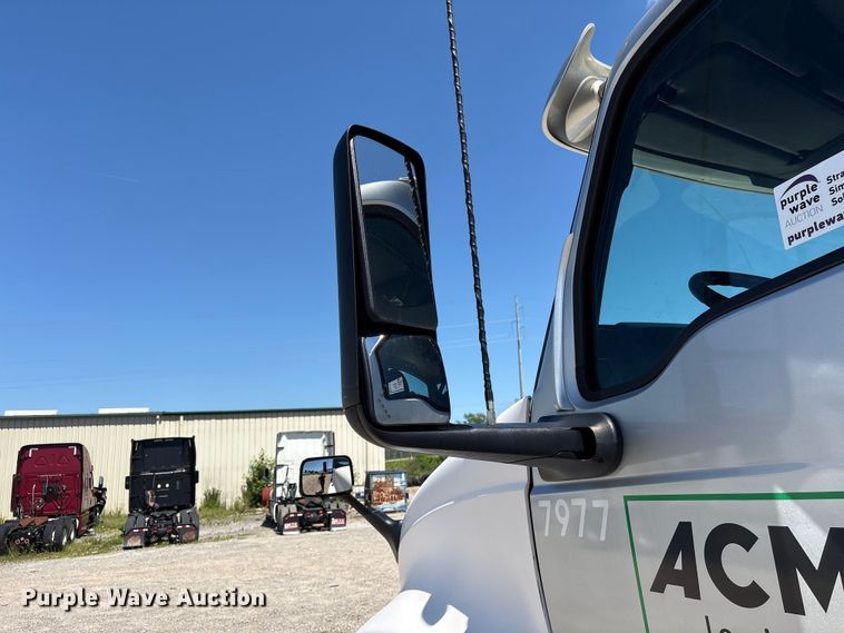 image for item EF1220 2019 International LT625 semi truck
