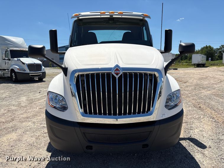 image for item EF1220 2019 International LT625 semi truck