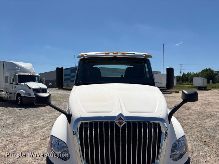 image for item EF1220 2019 International LT625 semi truck