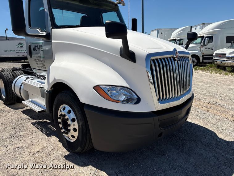 image for item EF1220 2019 International LT625 semi truck