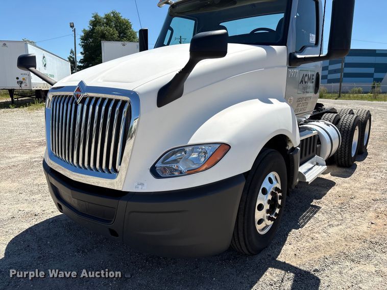 image for item EF1220 2019 International LT625 semi truck