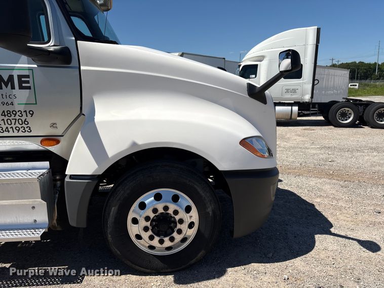 image for item EF1220 2019 International LT625 semi truck