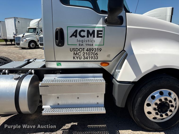 image for item EF1220 2019 International LT625 semi truck