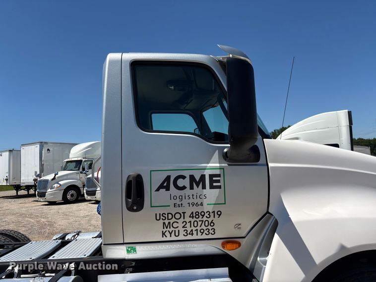 image for item EF1220 2019 International LT625 semi truck