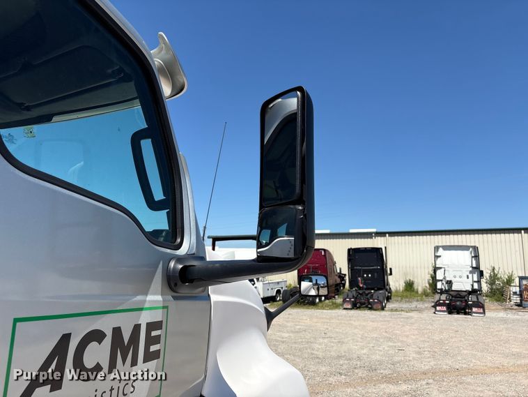 image for item EF1220 2019 International LT625 semi truck