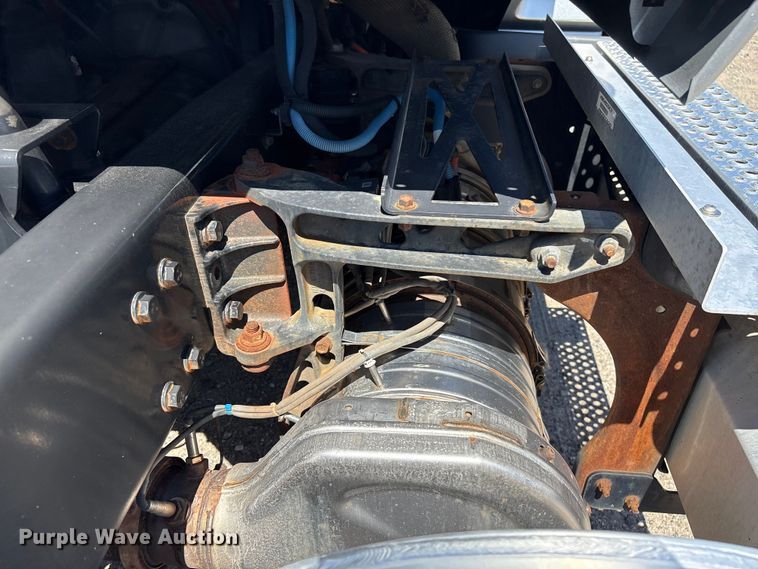 image for item EF1220 2019 International LT625 semi truck