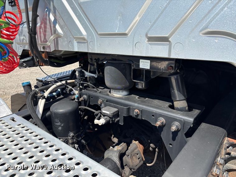 image for item EF1220 2019 International LT625 semi truck