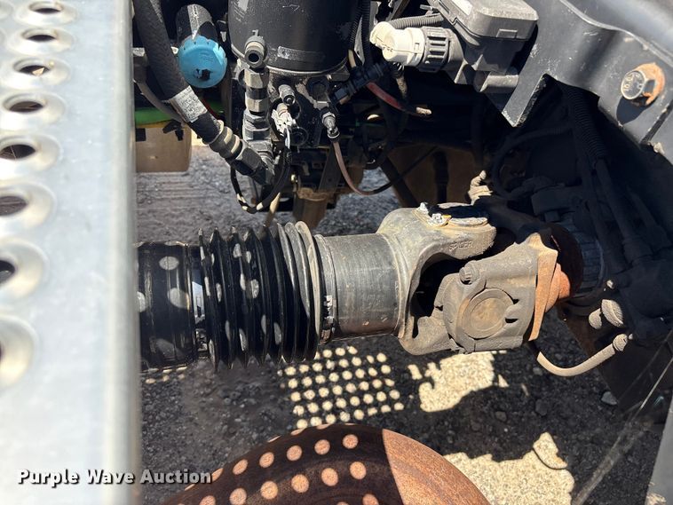 image for item EF1220 2019 International LT625 semi truck