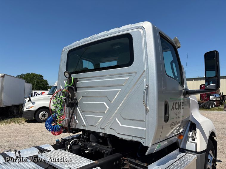 image for item EF1220 2019 International LT625 semi truck