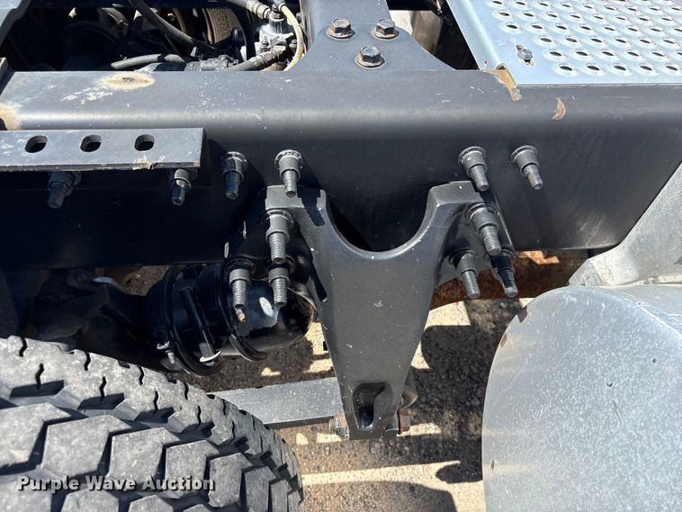 image for item EF1220 2019 International LT625 semi truck