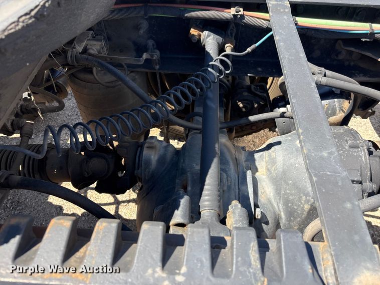 image for item EF1220 2019 International LT625 semi truck