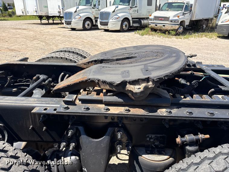 image for item EF1220 2019 International LT625 semi truck