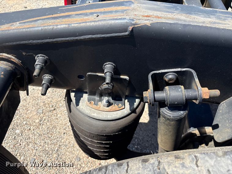 image for item EF1220 2019 International LT625 semi truck