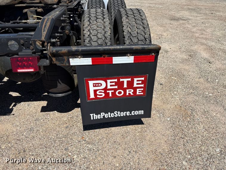 image for item EF1220 2019 International LT625 semi truck