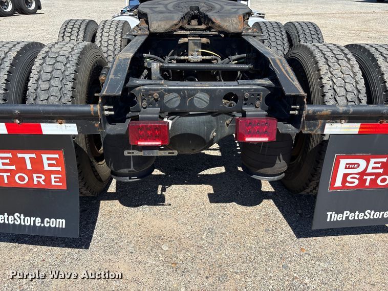image for item EF1220 2019 International LT625 semi truck