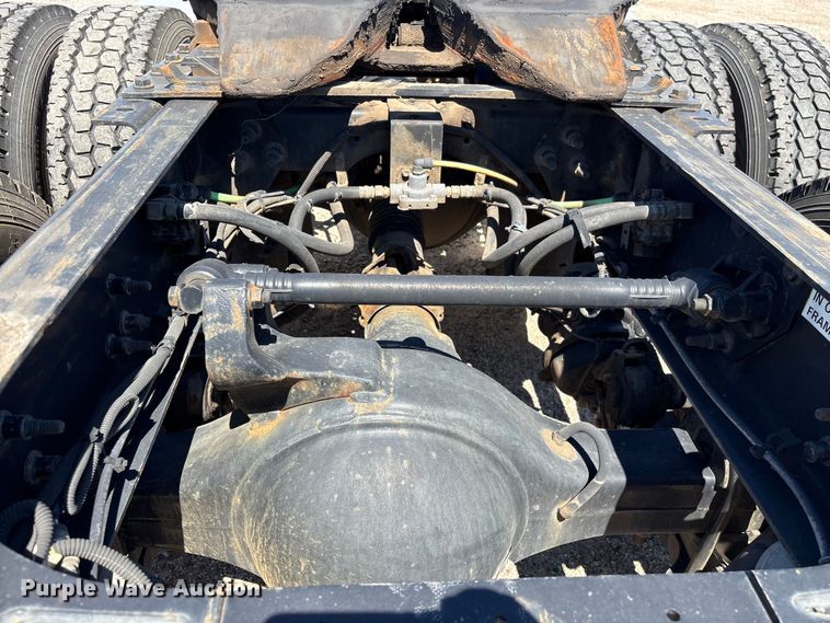 image for item EF1220 2019 International LT625 semi truck