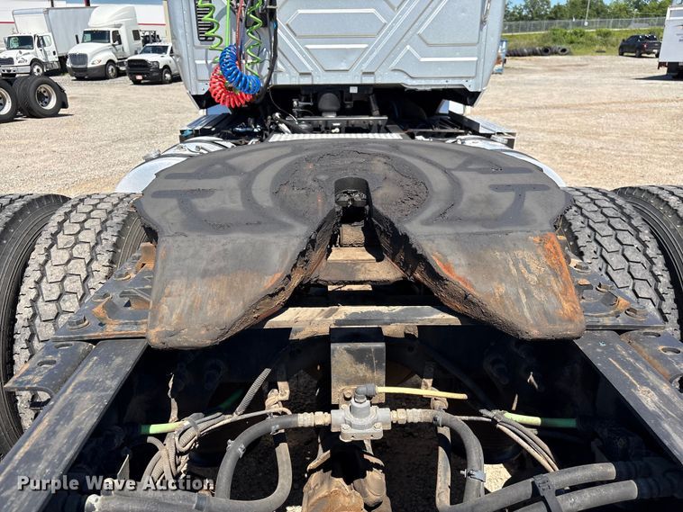 image for item EF1220 2019 International LT625 semi truck