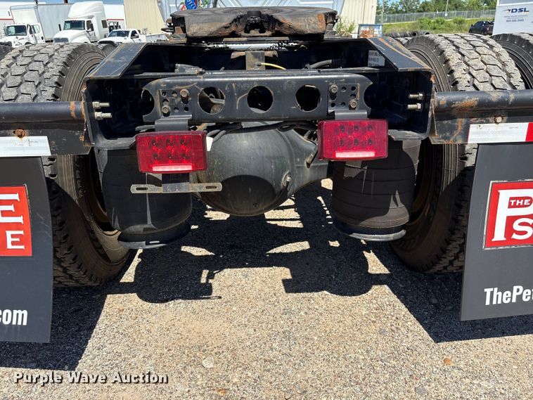 image for item EF1220 2019 International LT625 semi truck