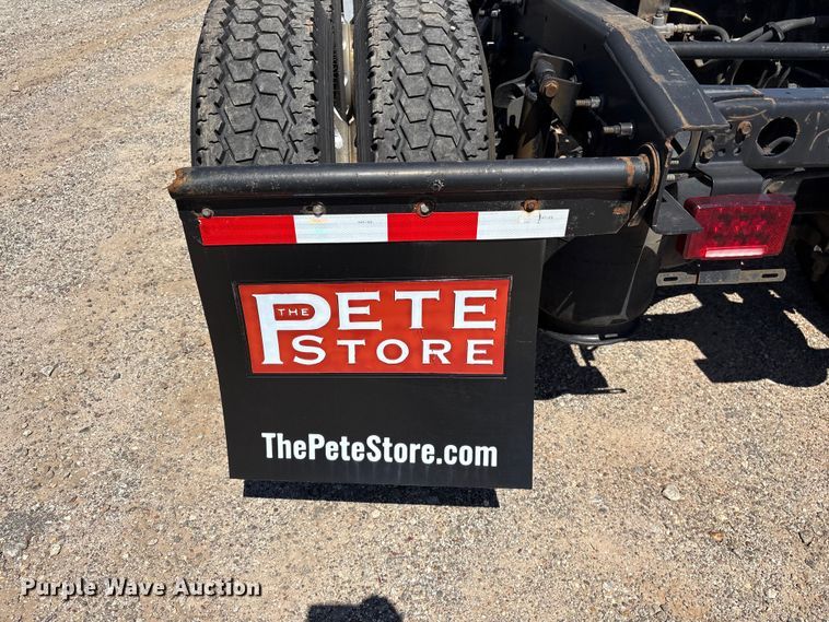 image for item EF1220 2019 International LT625 semi truck