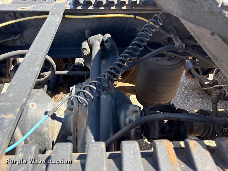 image for item EF1220 2019 International LT625 semi truck