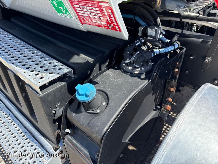 image for item EF1220 2019 International LT625 semi truck