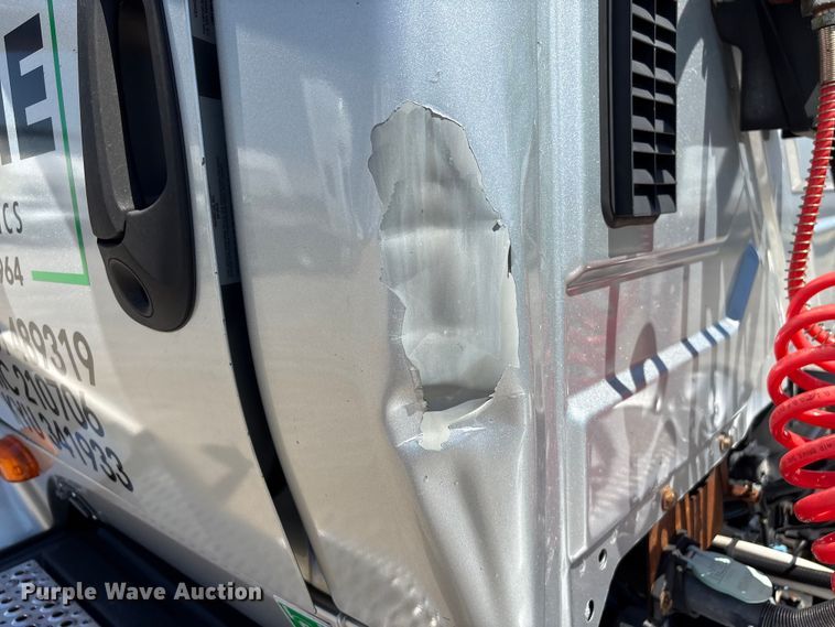 image for item EF1220 2019 International LT625 semi truck