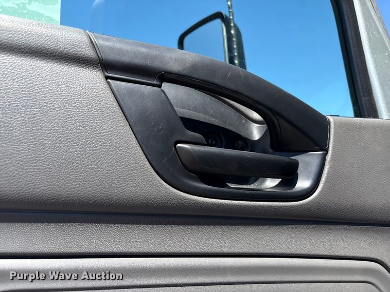 image for item EF1220 2019 International LT625 semi truck