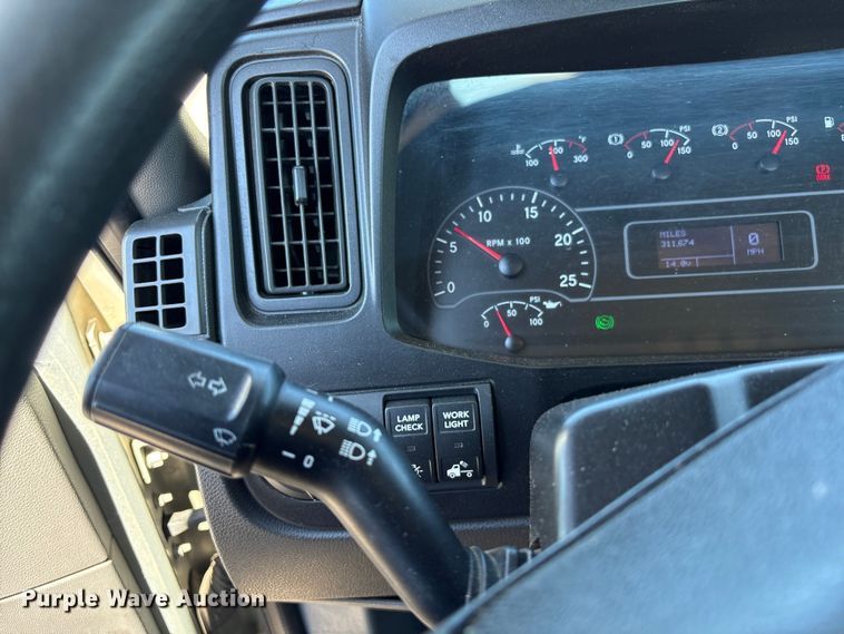 image for item EF1220 2019 International LT625 semi truck
