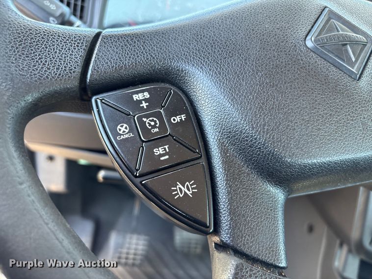 image for item EF1220 2019 International LT625 semi truck