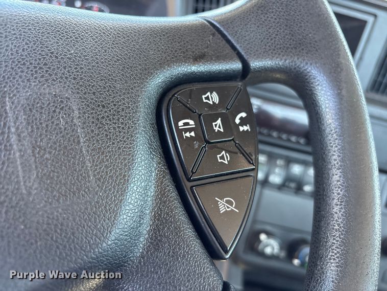 image for item EF1220 2019 International LT625 semi truck