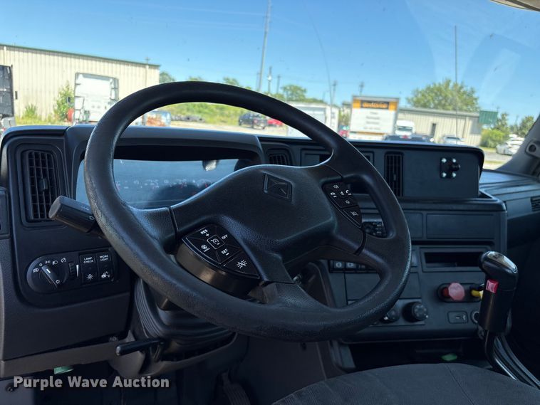 image for item EF1220 2019 International LT625 semi truck